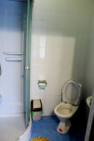 Гостиница Приморская Ейск Стандартный четырехместный номер-11