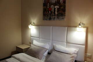 Гостиница Приморская Ейск Двухместный номер эконом-класса с 1 кроватью или 2 отдельными кроватями-11