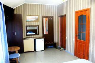 Гостиница Приморская Ейск Стандартный четырехместный номер-6