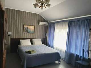 Гостиница Приморская Ейск Стандартный четырехместный номер-12