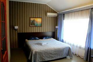 Гостиница Приморская Ейск Стандартный четырехместный номер-5