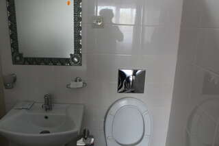 Гостиница Приморская Ейск Двухместный номер эконом-класса с 1 кроватью или 2 отдельными кроватями-13