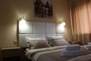 Гостиница Приморская Ейск Двухместный номер эконом-класса с 1 кроватью или 2 отдельными кроватями-10